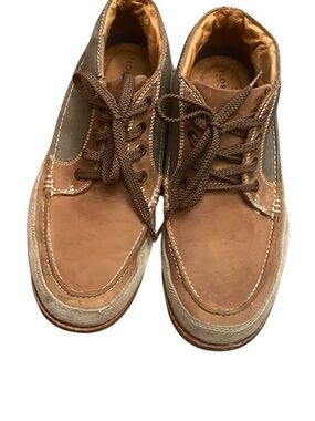 Florsheim Two-Tone Brown and Tan Leather Chukka Boots